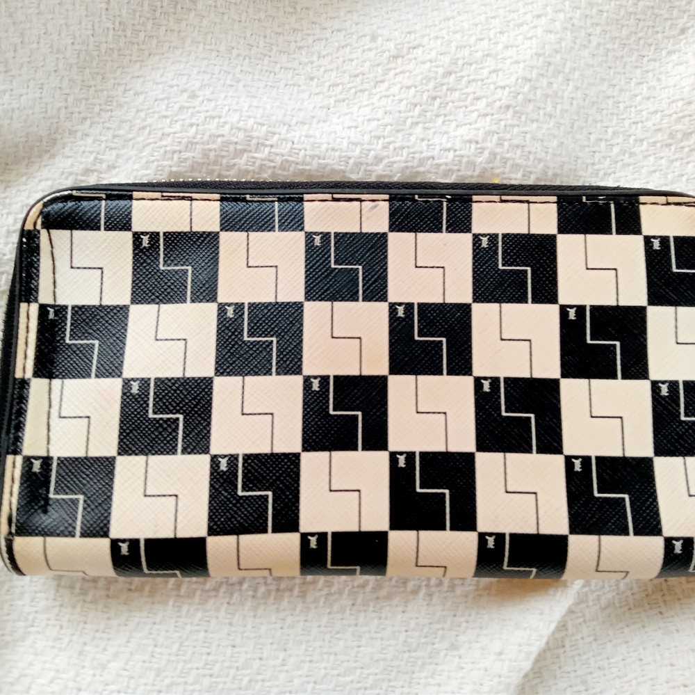 L A.M.B. wallet